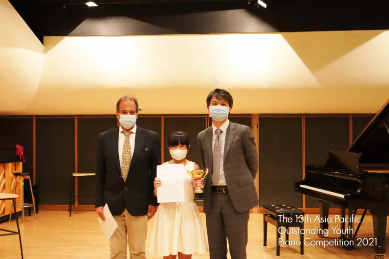 馮珈嵐6B獲第十三屆亞太傑出青少年鋼琴比賽6級分級組亞軍 (2)