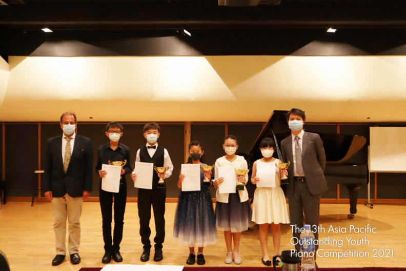 馮珈嵐6B獲第十三屆亞太傑出青少年鋼琴比賽6級分級組亞軍.jpg